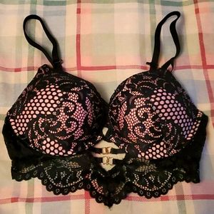 Hello Sugar plunge la senza bra